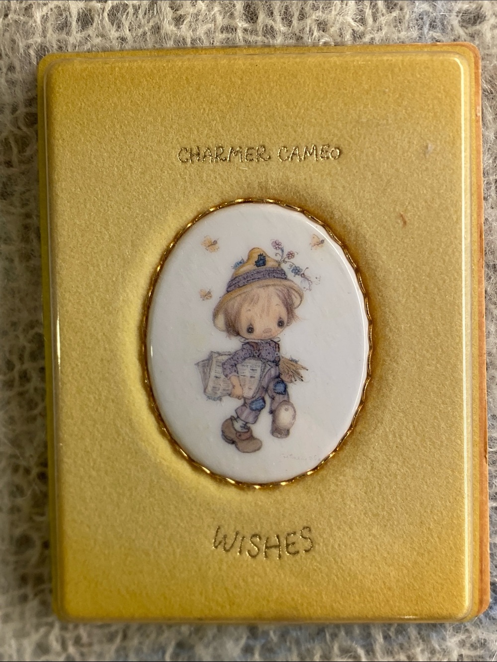 Vintage Hallmark Betsy Clark Charmer Cameo Ceramic Brooch NOS Pin